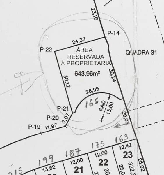 Planta de imóvel com área reservada de 643,96m². Destaque para quadra 31 e raio de 13,00.
