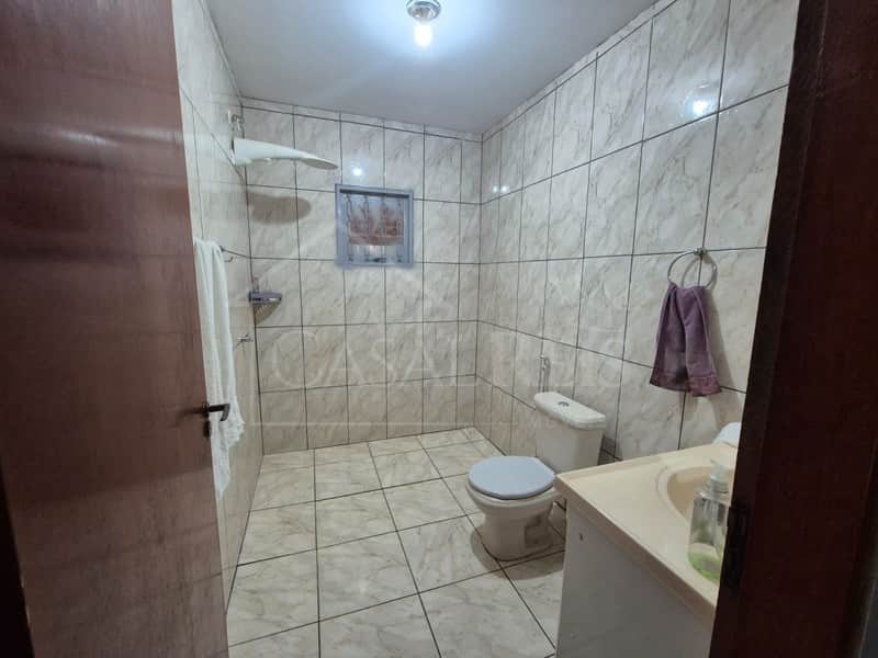 Banheiro com piso e