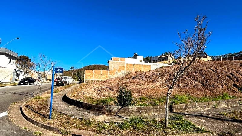 Terreno em aclive com