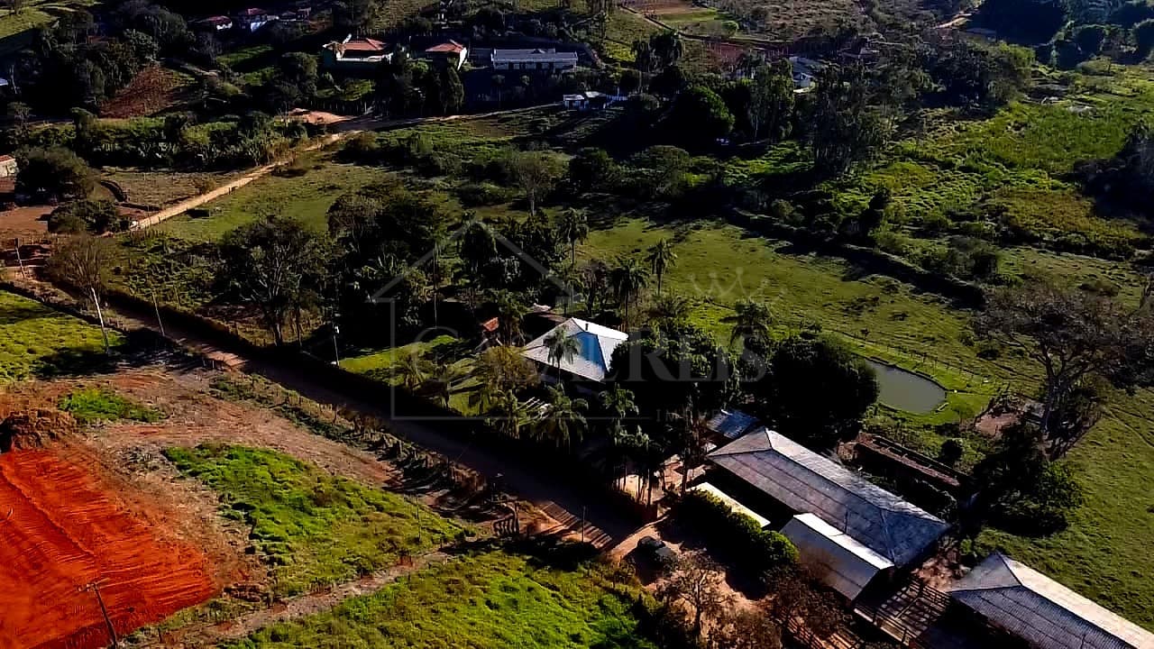 Vista aérea de propriedade rural com