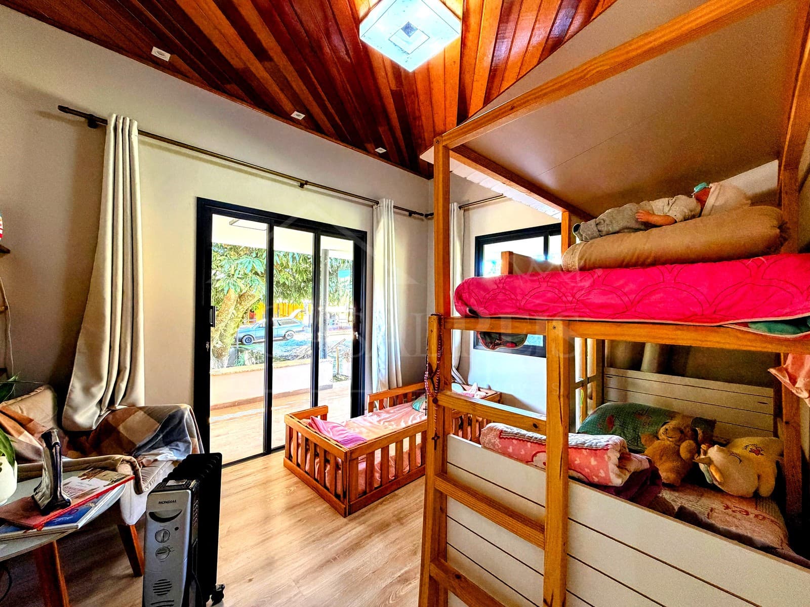 Quarto infantil com beliches