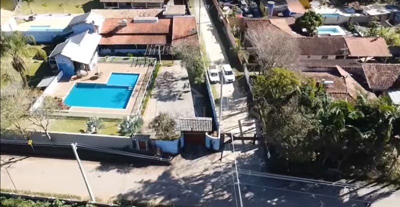 Vista aérea de casas com