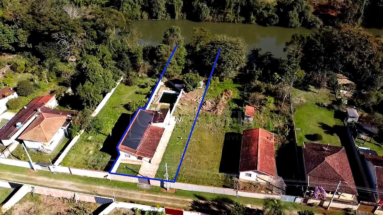 Vista aérea de imóvel com casa