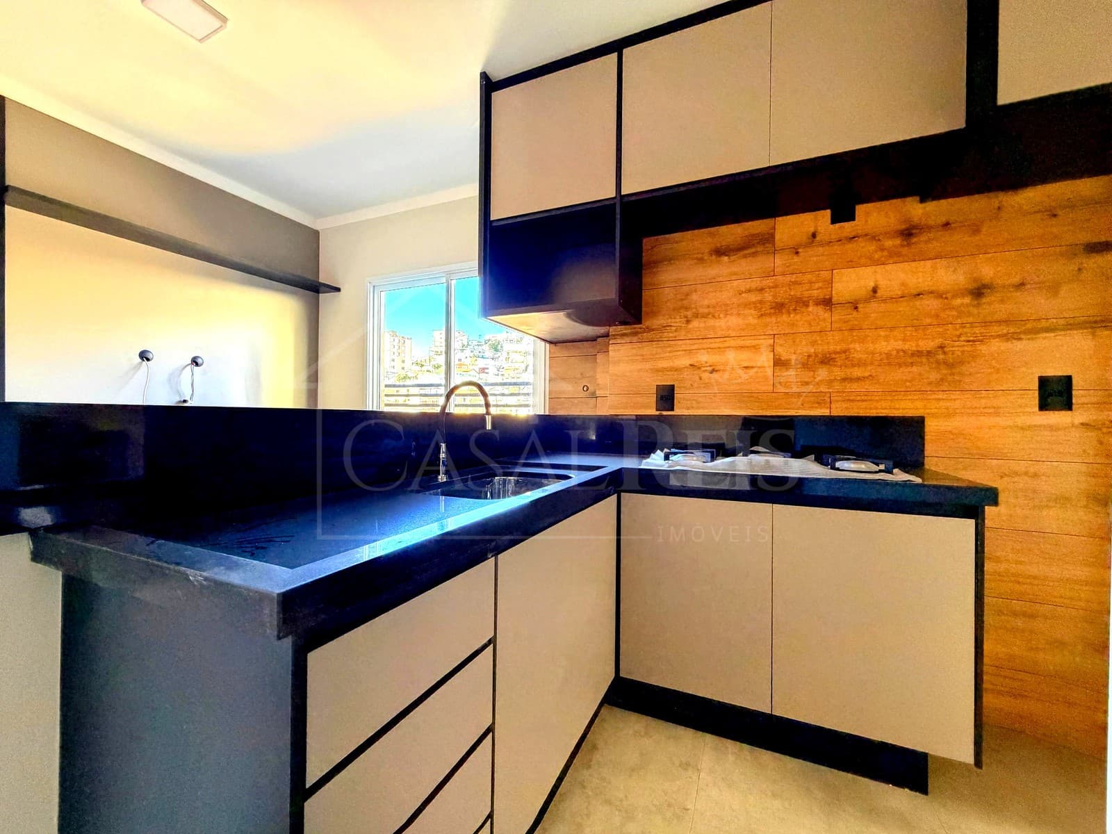Cozinha moderna com banc