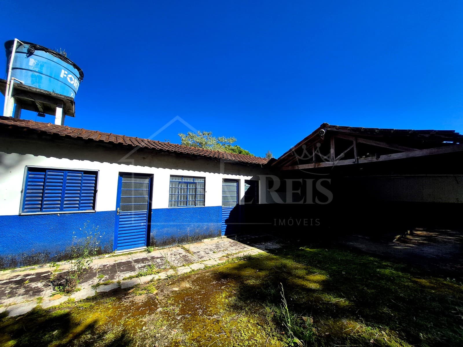 Fachada de imóvel com