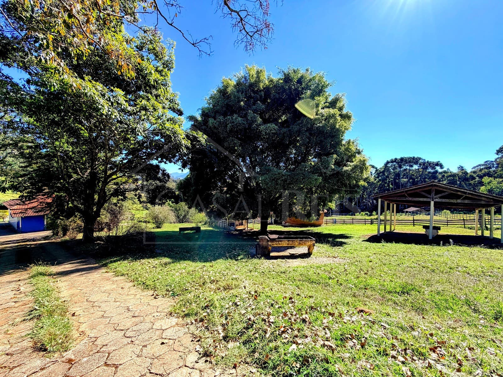 Área externa de fazenda
