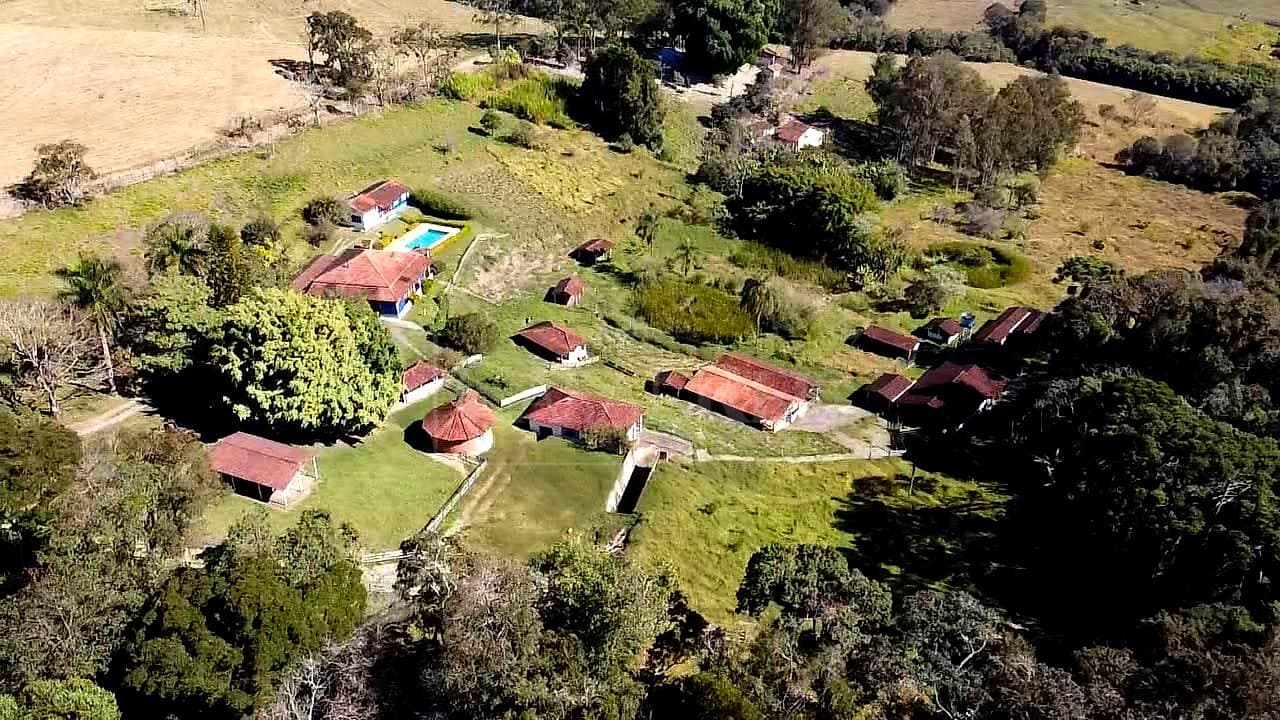 Vista aérea de fazenda com