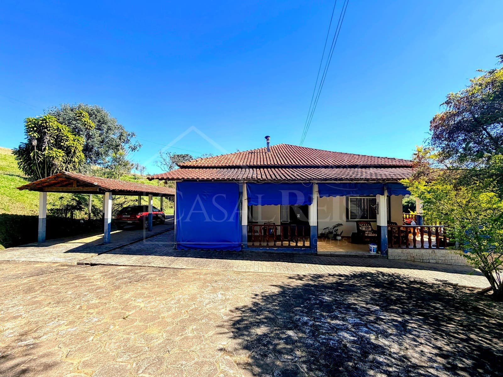 Fachada de casa com tel