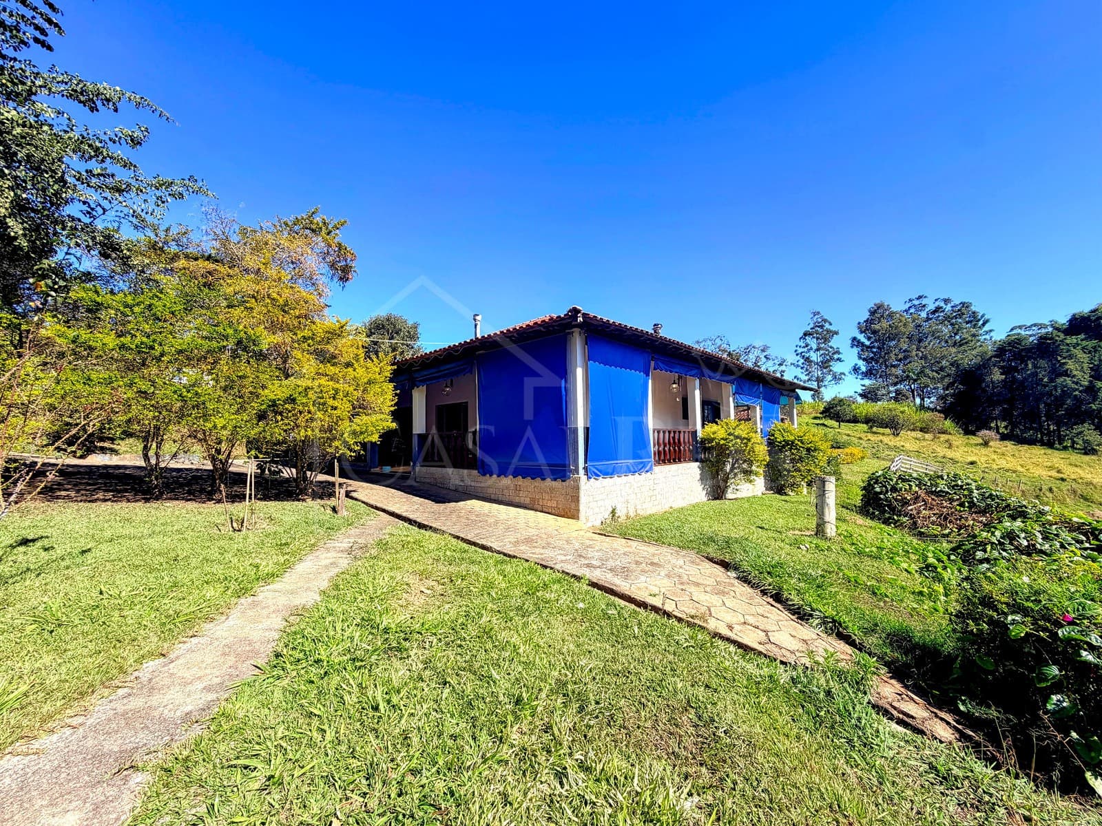 Fachada de casa com var